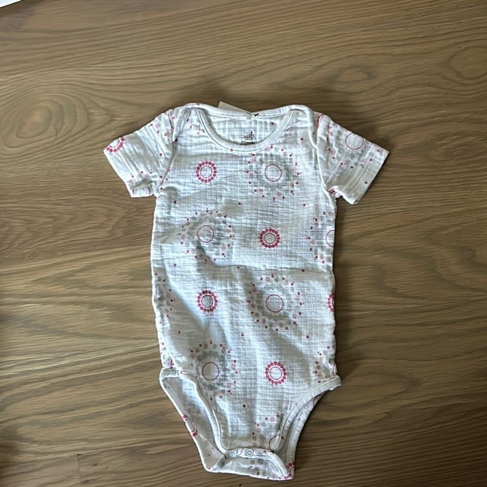 Aden + anais body suit 0-3M onesie